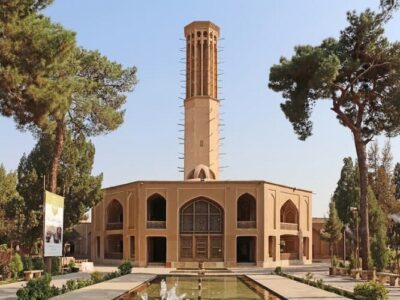 ساخت عمارت بادگیر باغ دولت‌آباد یزد با بادکنک در منطقه ۵