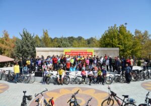 شهریار نیوز – همایش بزرگ دوچرخه سواری خانوادگی به مناسبت هفته دفاع مقدس و روز جهانی بدون خودرو