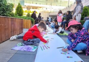 برگزاری ویژه برنامه روز کودک در سنگفرش میدان شهید بهشتی
