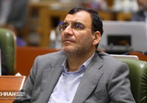 شهردار تهران پیگیر ترمیم حقوق کارکنان است