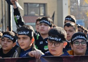 عزاداری ۱۵۰۰ نفره دانش‌آموزان فاطمی در شمال تهران