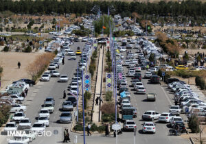 ورود ۲۵ هزار خودرو به آرامستان باغ رضوان همزمان با روز پدر