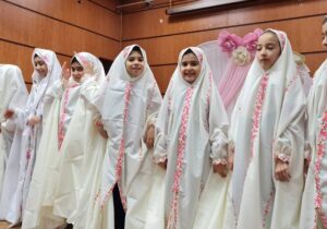 برگزاری جشن تکلیف ۱۰۰ دانش‌آموز دختر در منطقه۸ تهران