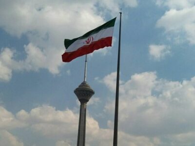 اهتزاز ابرپرچم ایران در ۱۰ نقطه به مناسبت دهه مبارک فجر