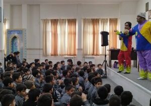 آموزش طرح تفکیک به کودکان با اجرای برنامه‌های هنری