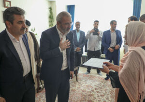دیدار شهردار کرج با خانواده شهید اهل تسنن فاتح بزرگ‌منش