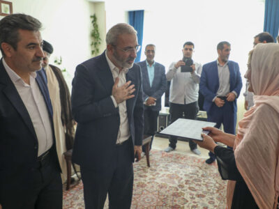 دیدار شهردار کرج با خانواده شهید اهل تسنن فاتح بزرگ‌منش
