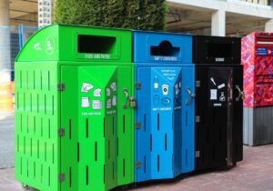برنامه بازیافت در مدارس آمریکا به چه صورت است؟