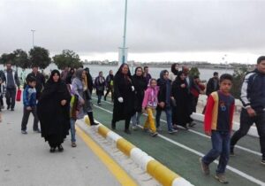 همایش بزرگ پیاده‌روی سالمندان در دریاچه شهدای خلیج فارس