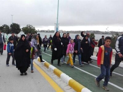 همایش بزرگ پیاده‌روی سالمندان در دریاچه شهدای خلیج فارس