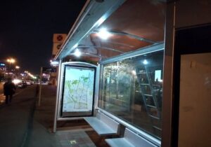 اجرای عملیات نورپردازی و روشنایی چهل سرپناه ایستگاه اتوبوس در سطح منطقه ۵
