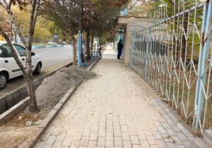تداوم عملیات کفسازی پیاده‌راه حد غربی و شرقی خیابان فرهنگیان