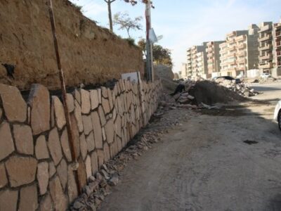 پیشرفت ۶۰ درصدی احداث دیوار سنگی در کوی سوسنگرد رسالت