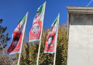 نصب پرچم ایران منقش به تصاویر شهدا در باغ گلستان