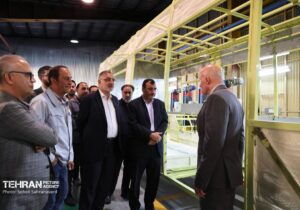 تحویل ۱۰۰۰ دستگاه اتوبوس عقاب‌افشان تا تابستان آینده/ شهردار تهران از خط تولید یک خودروساز داخلی بازدید کرد