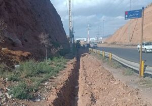 اجرای ۱۳۰۰ متر لوله‌گذاری آب خام در مسیر اتوبان پاسداران