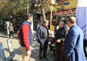 بازدید شهردار منطقه ۱۲ از بازار کهنه‌فروشان در محله مولوی