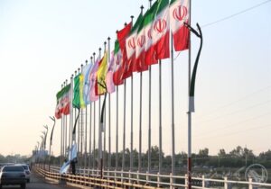 معابر محلی و بزرگراهی منطقه ۲۲ به ۶۵۰ پرچم ایران مزین شد