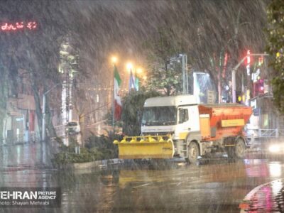 انجام چند مرحله شن‌پاشی در معابر شمالی تهران؛ شهروندان از تردد غیرضرور در منطقه ۱ خودداری کنند