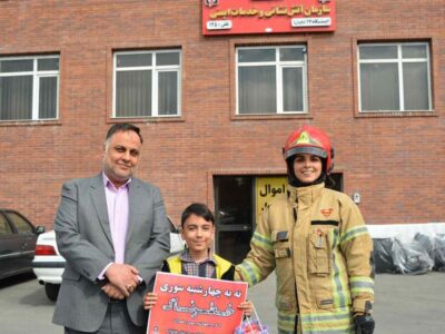 شهرداران افتخاری مدارس با عملکرد آتش نشانی آشنا شدند