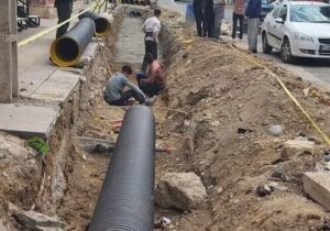 اجرای پروژه اصلاح و بهسازی آسفالت و عملیات شبکه هدایت آبهای سطحی بلوار شهید خانزاده
